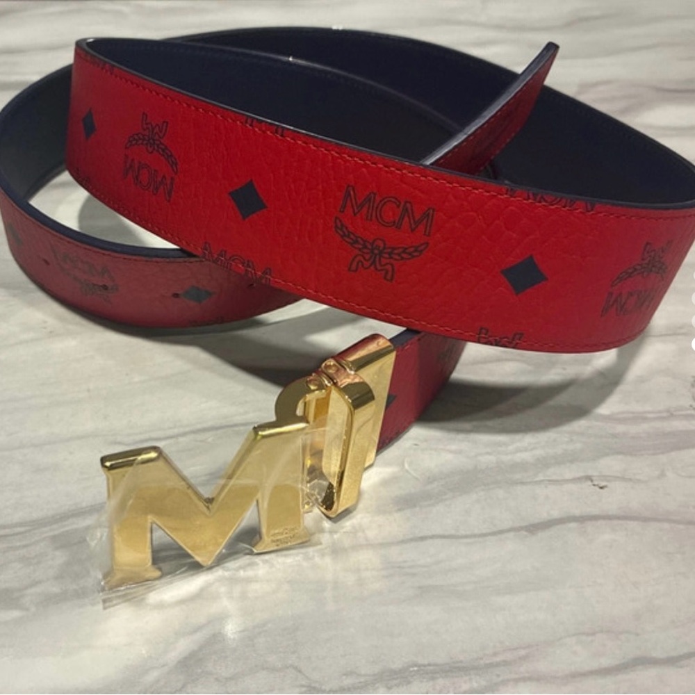 NWT 👖MCM Claus Reversible Leather Belt w/ Gleaming Gold Buckle in VIBRANT RED